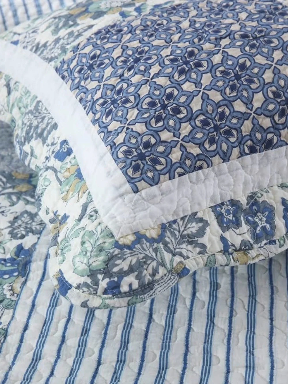 Blue Floral Patchwork Quilt Set - Camandy